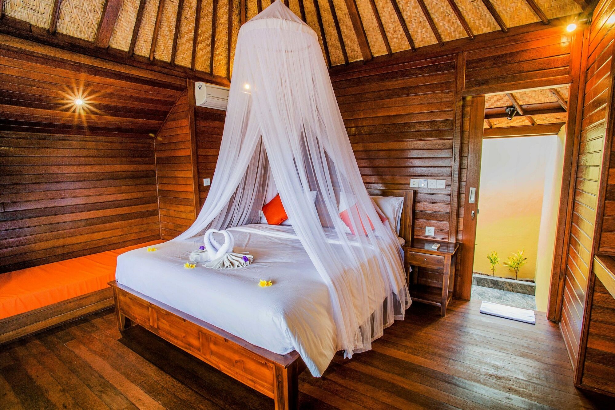 Samanta Huts Hotel Lembongan Exterior photo